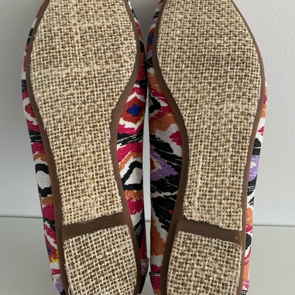 TOMS flats size 5 - Picture 2 of 5